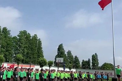 山东青少年管教学校每周一升旗仪式