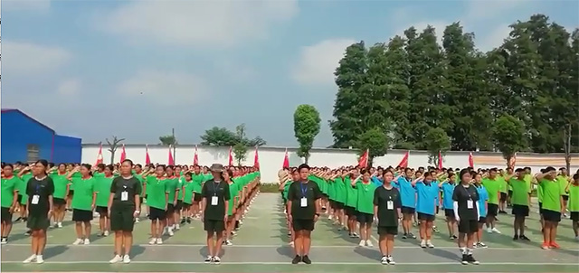 山东青少年管教学校每周一升旗仪式